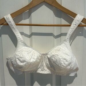 Playtex Classic Women's White Bra Lingerie Soft Supportive 38B RH 15763